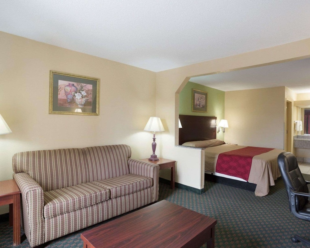 Rodeway Inn and Suites New Orleans, LA 22/33