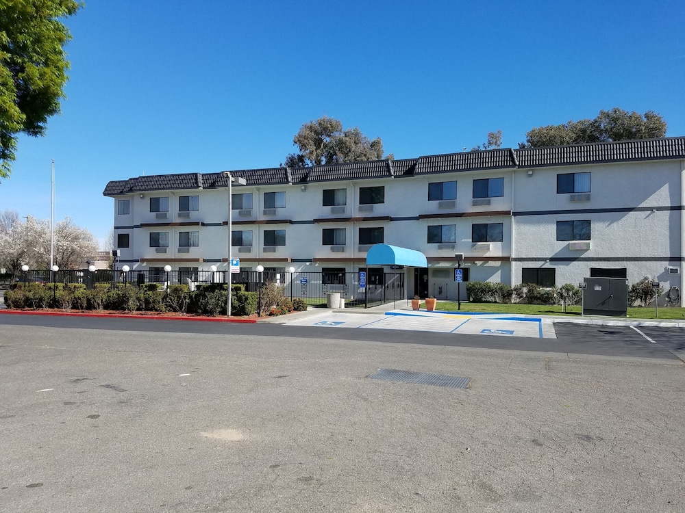 Days Inn by Wyndham Woodland 4/54