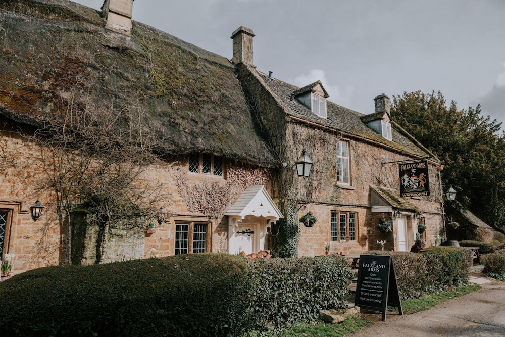The Falkland Arms 4/50