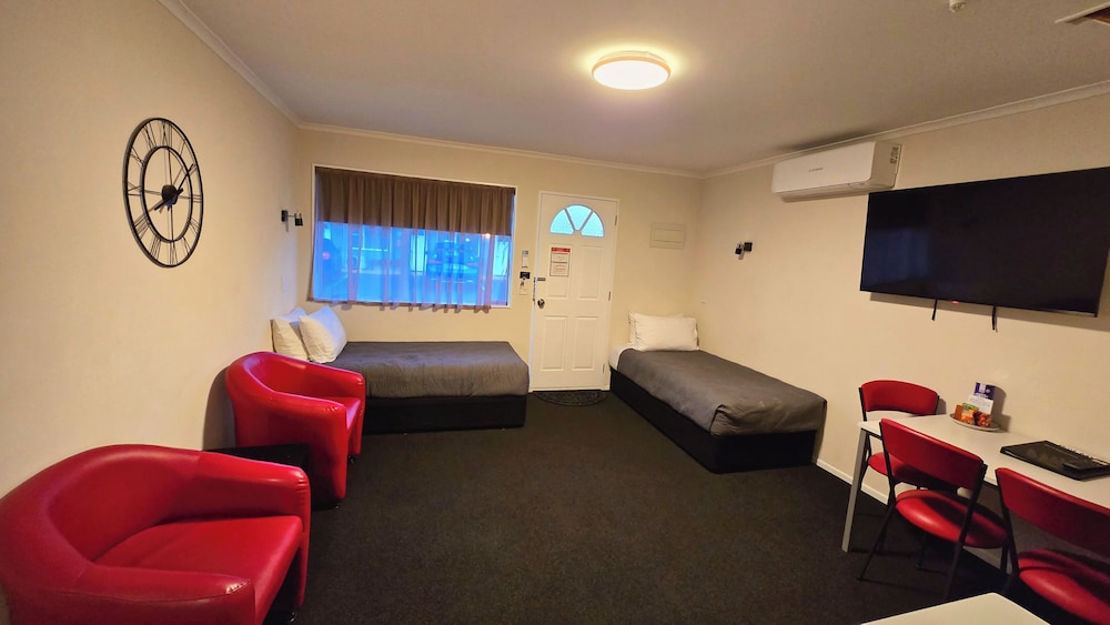 Carramar Motor Inn 43/64