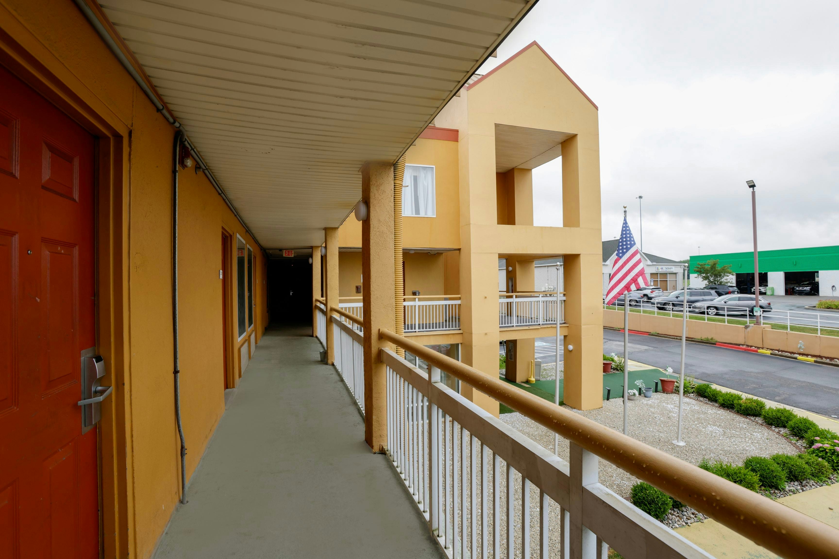 Copley Inn & Suites By OYO Akron OH 50/74