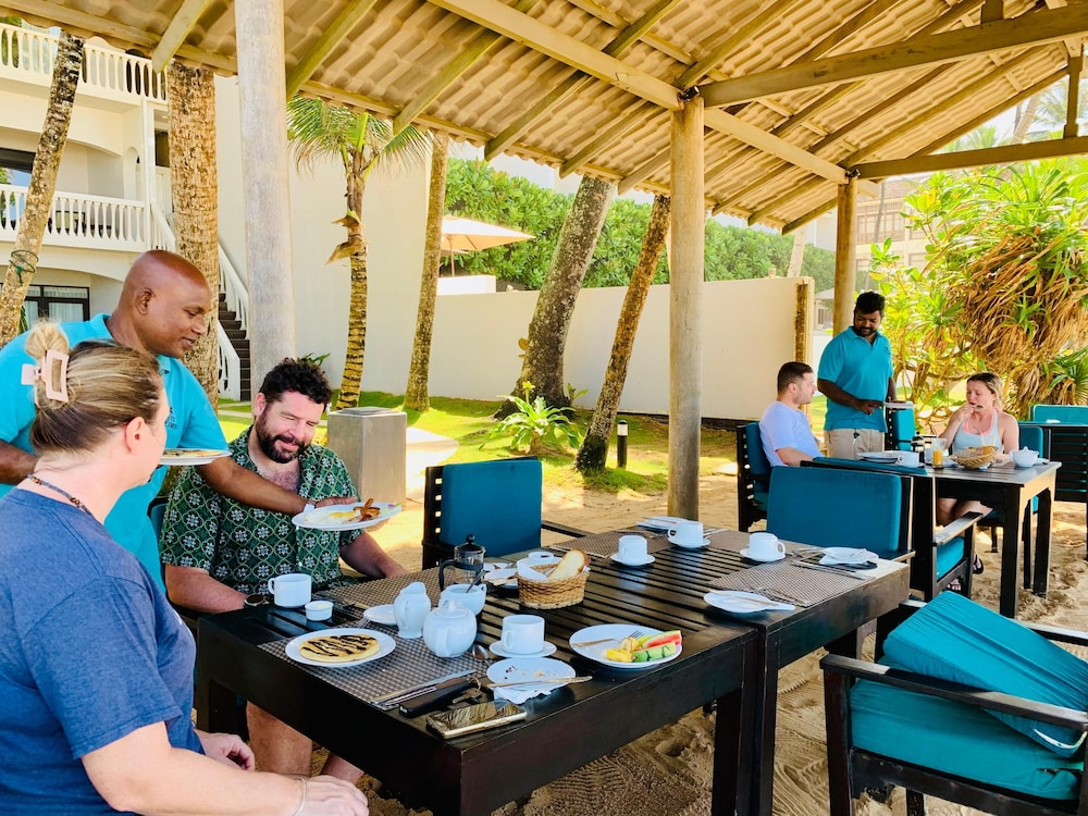 Suite Lanka 33/50