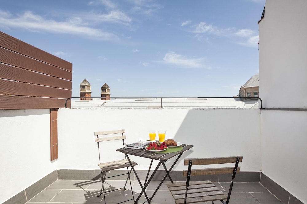 Fira Centric Apartments 52/72
