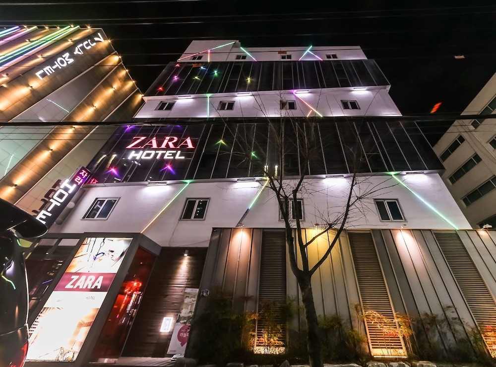 Zara Motel 1/68