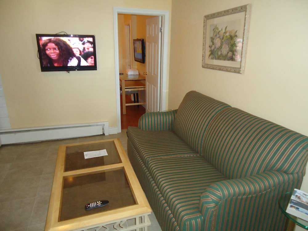 Bayside Inn & Waterfront Suites 28/40