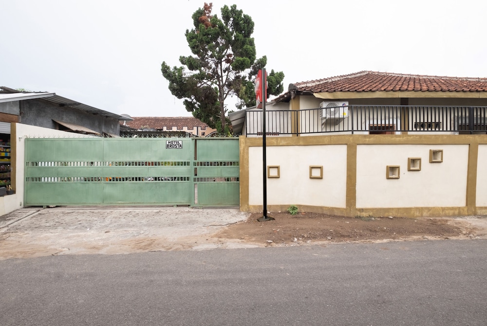Oyo 2394 Hotel Brosta 21/26