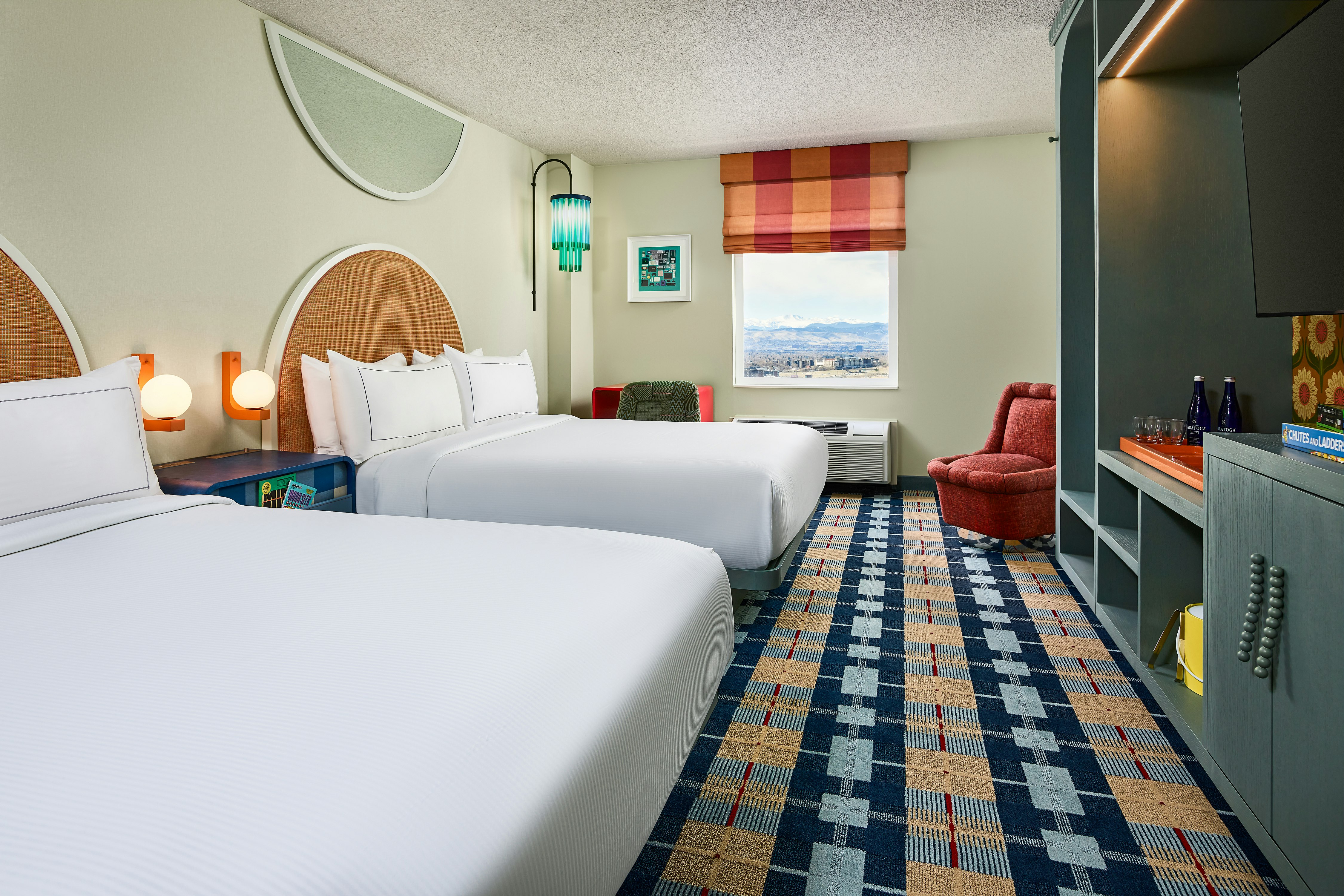 ROOM, QUEEN BED