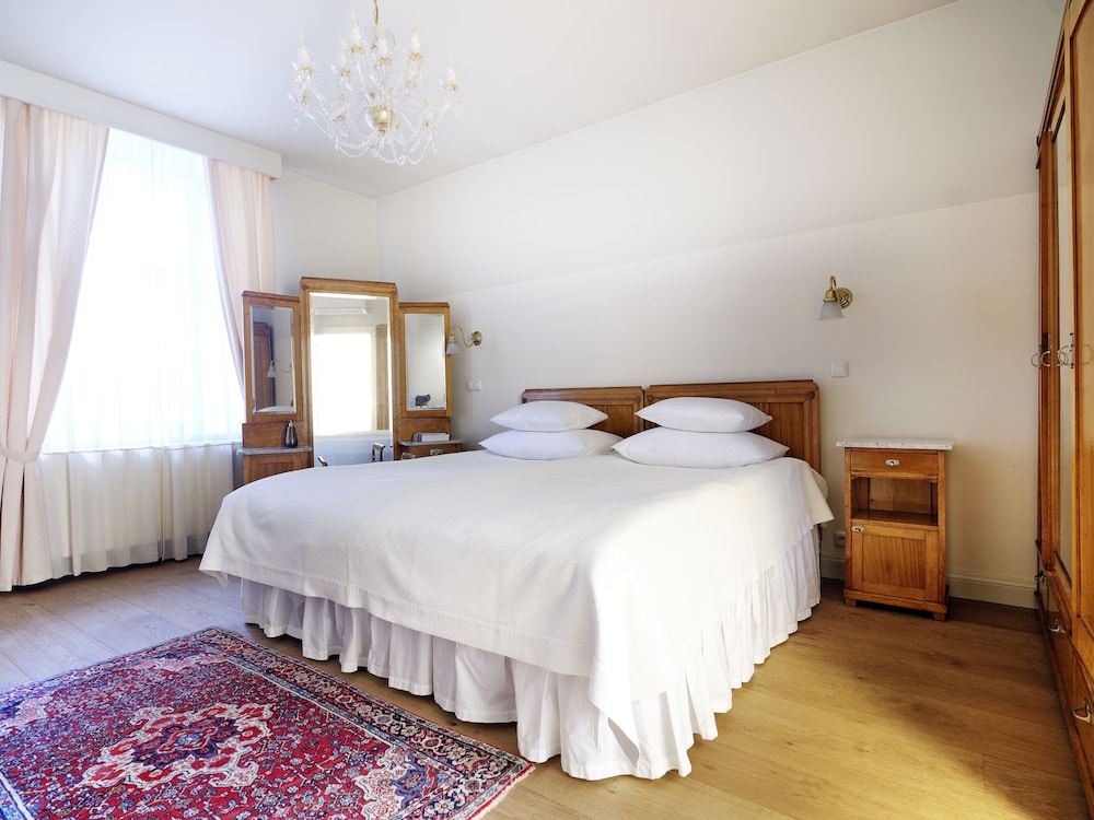 Villa Ammende Restoran and Hotell 8/50