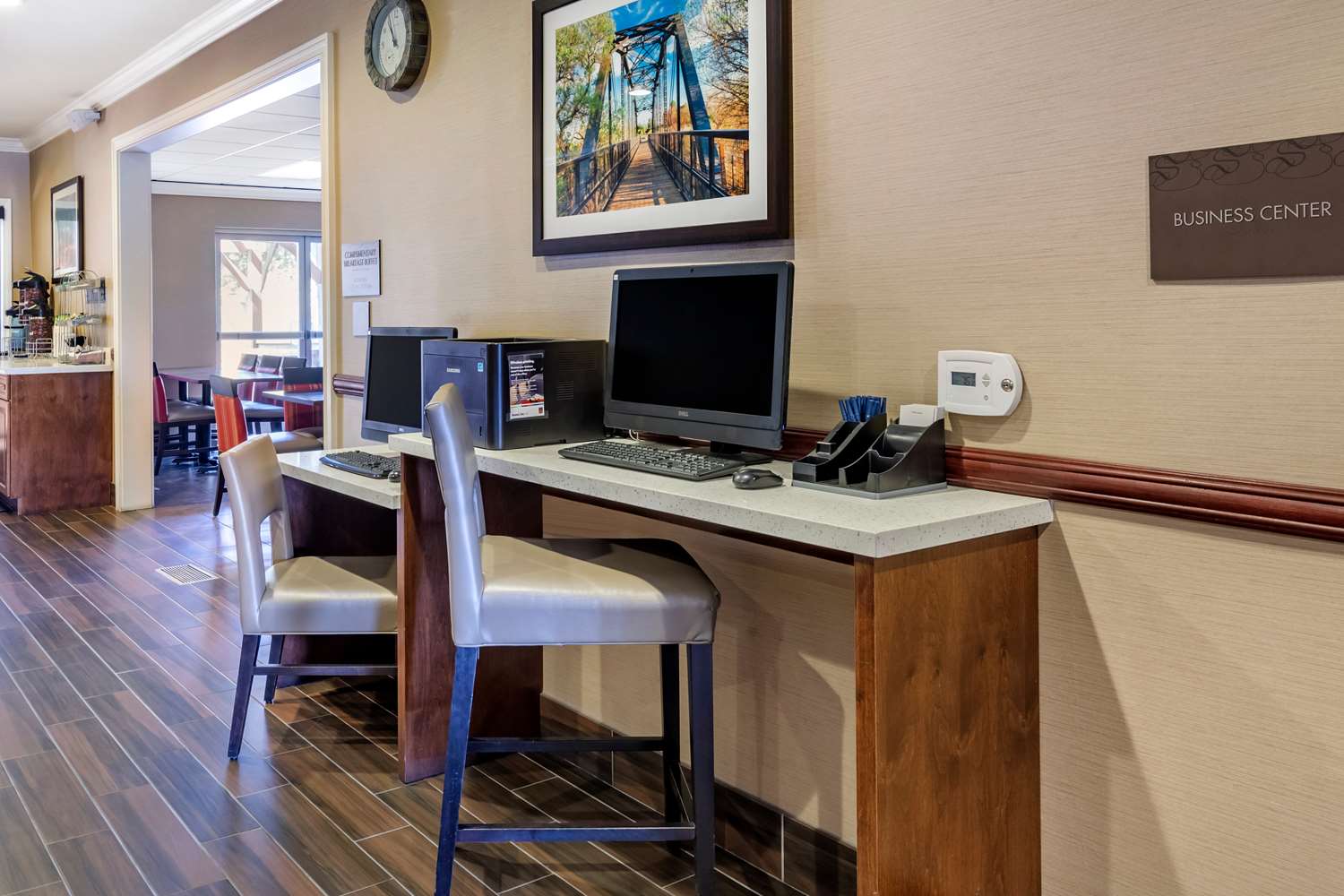 Comfort Suites Near Six Flags Magic Mountain 26/30