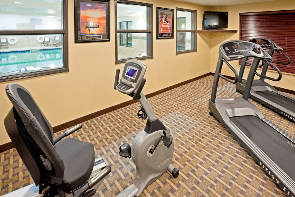Holiday Inn Express & Suites Syracuse North - Airport Area 36/68