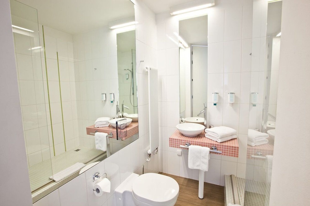 PLATINUM PALACE APARTMENTS 15/46