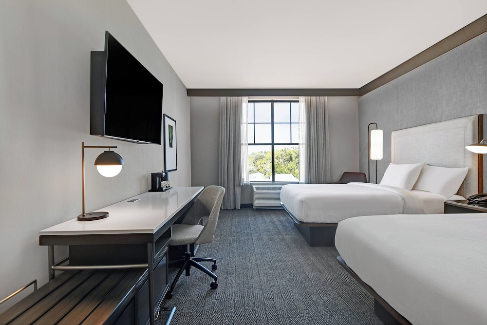 غرفة بسريرين كوين لذوي الإعاقة، Courtyard by Marriott Manhattan 2/6