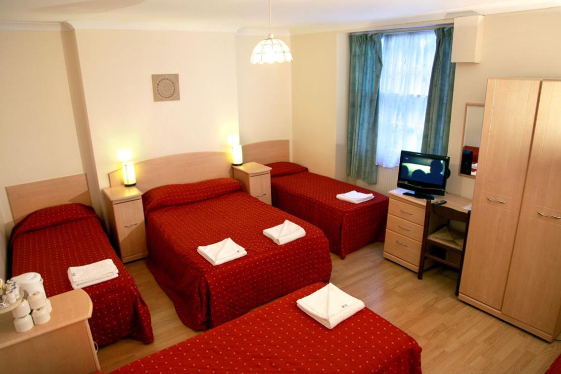 Family, 1 Double and 4 Single Beds