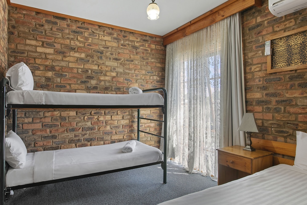 The Settlement Historic Hotel 20/32