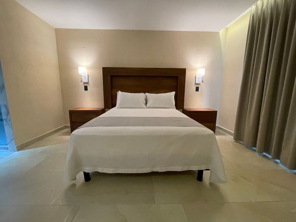 SUPERIOR, QUEEN BED