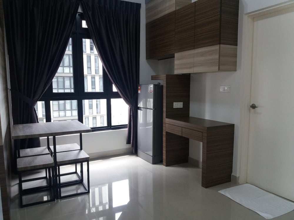 Ezzyhome @ Medini 14/38