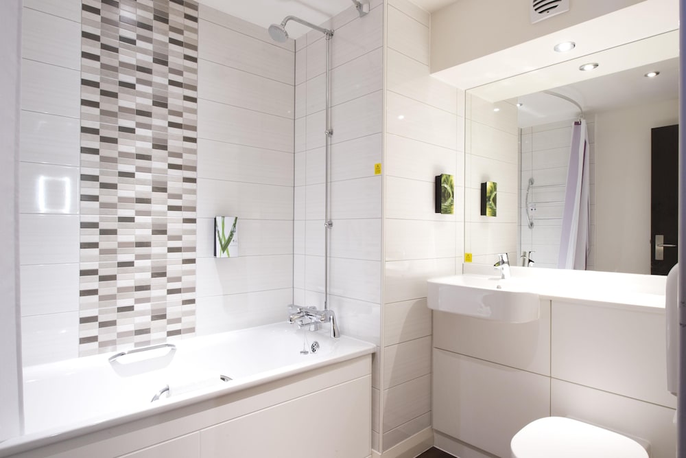 Premier Inn Edinburgh City Centre York Pl/St James 58/58
