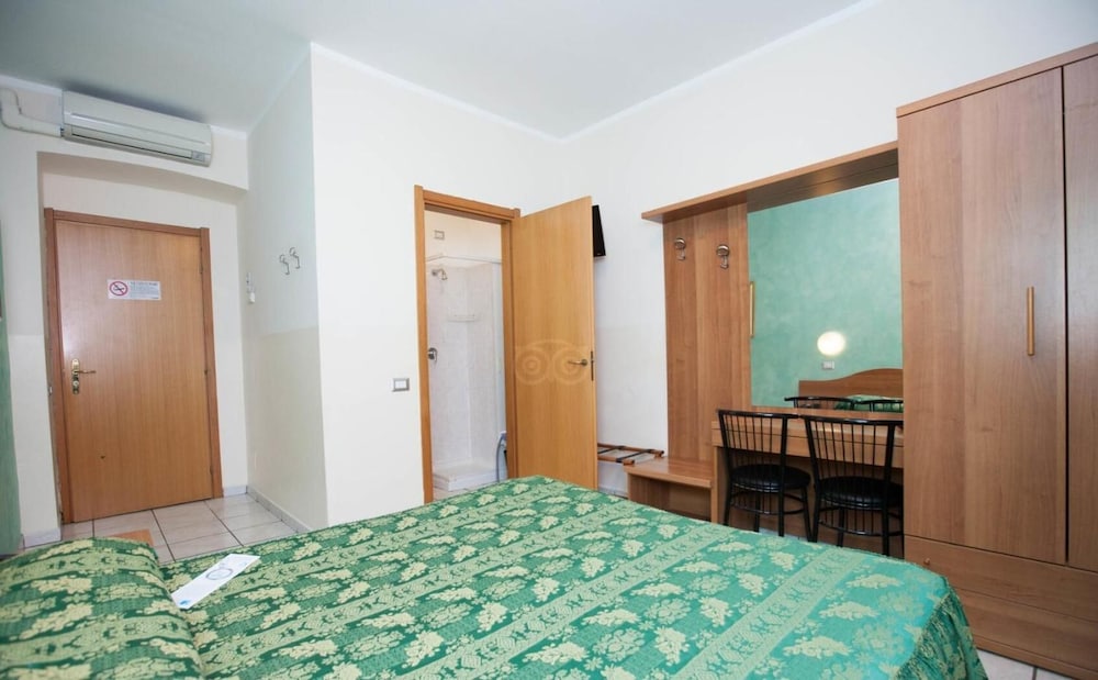 Hotel 22 Marzo 18/57