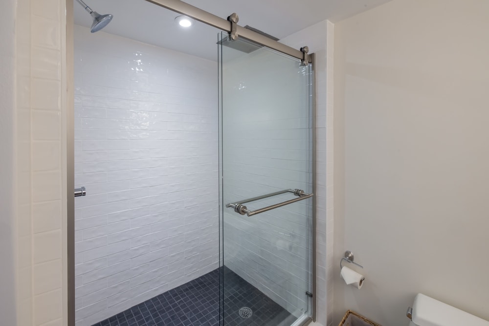 Regency on Beachwalk Waikiki by OUTRIGGER 50/50