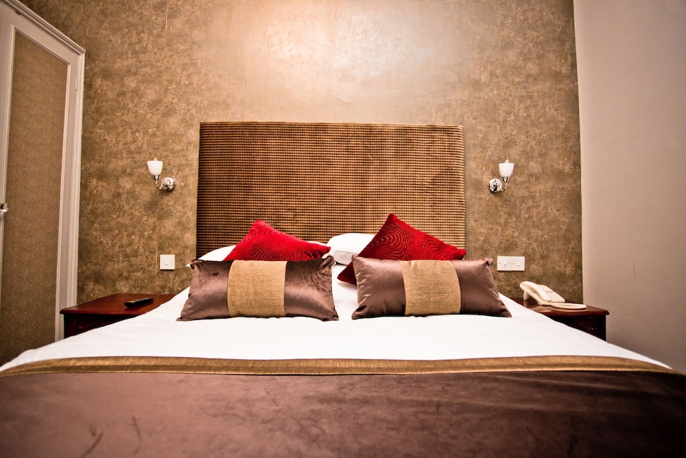 Wards Hotel 6/26
