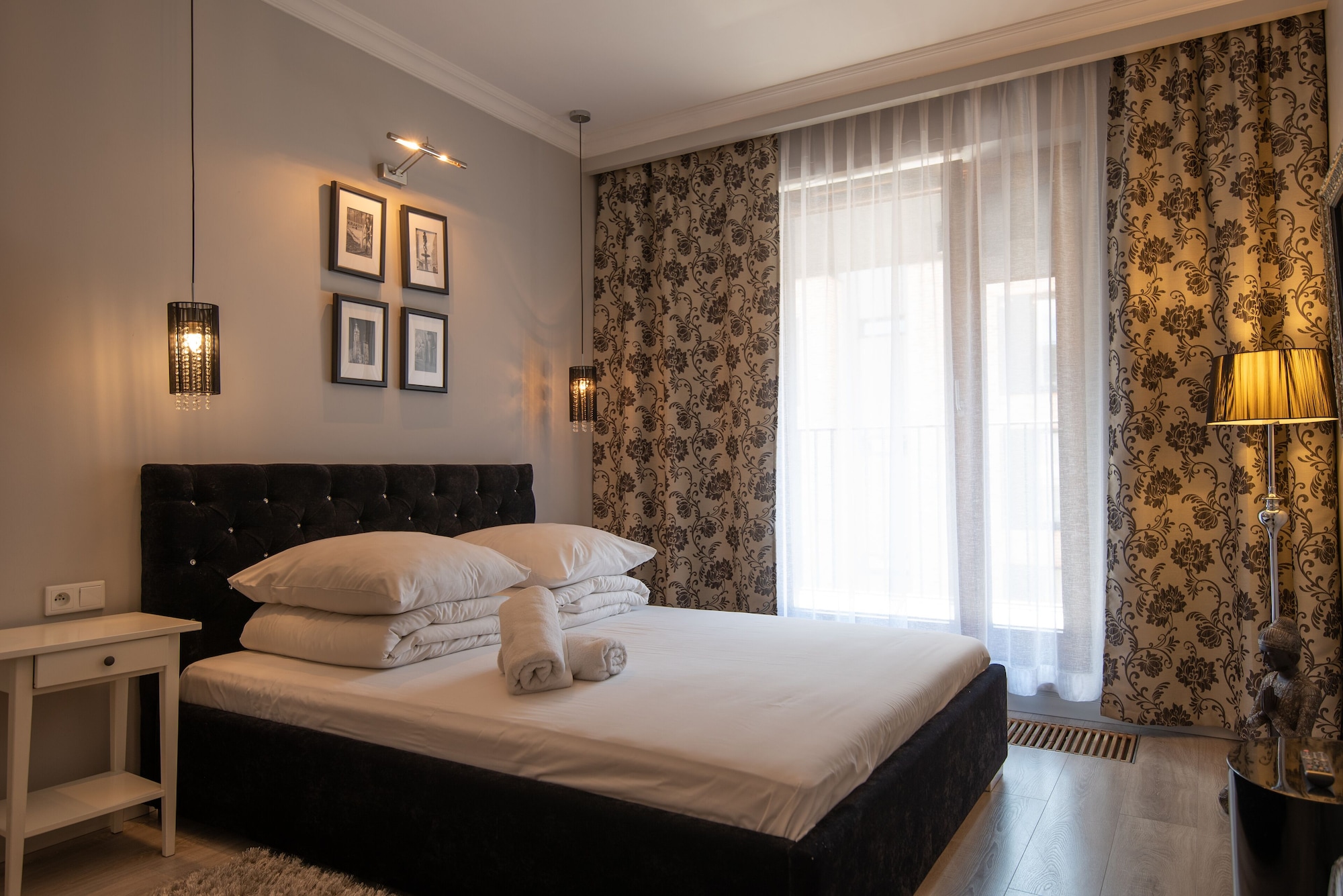 Design, Studio, Queen Bed
