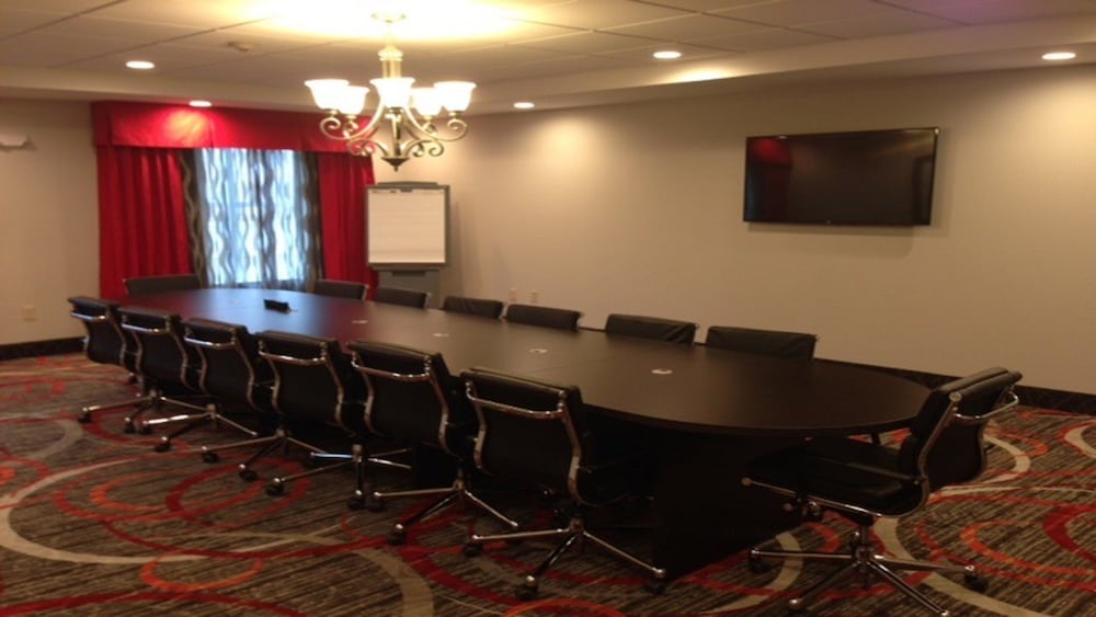 Holiday Inn Hotels And Suites Lafayette North 44/55