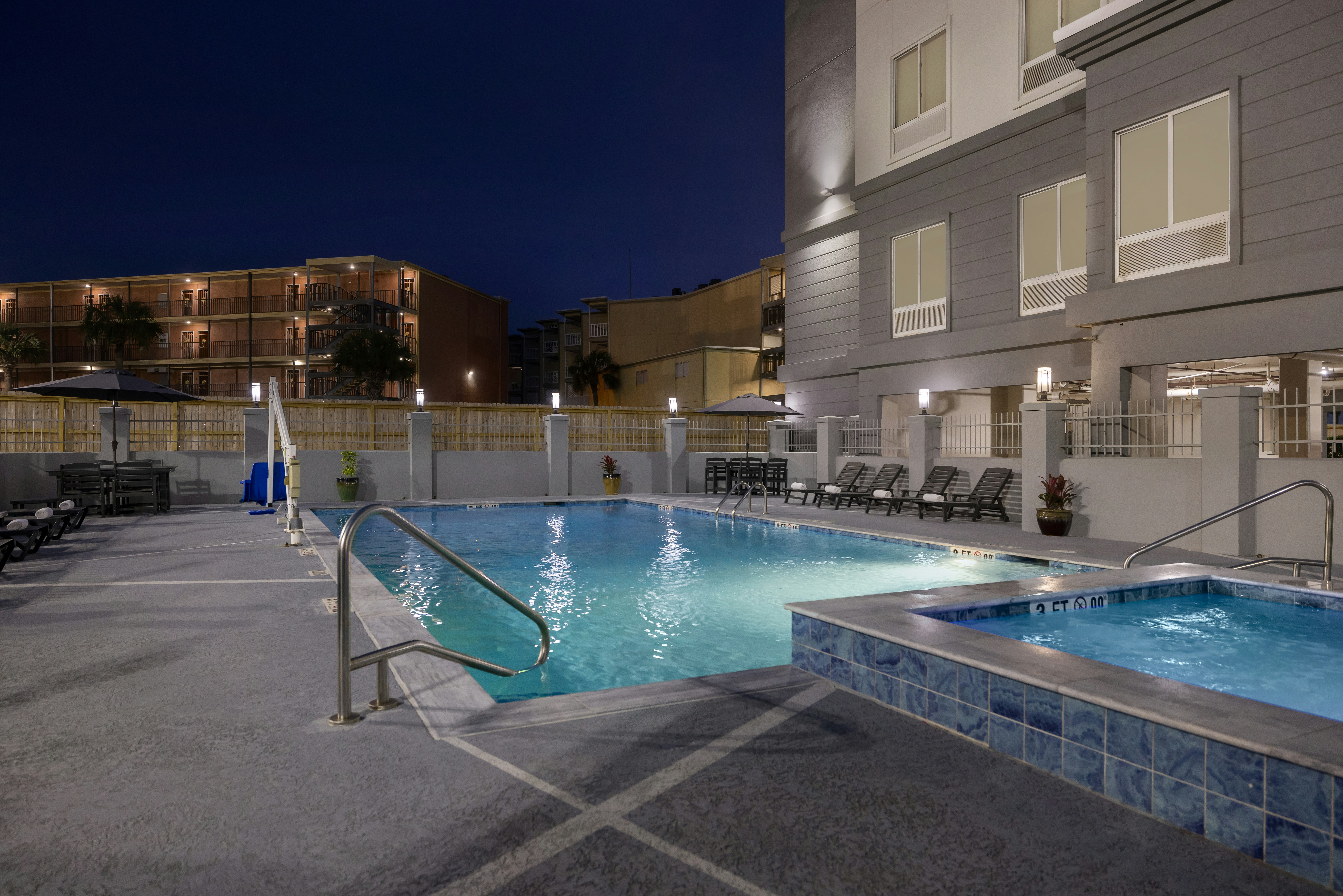 Hampton Inn Suites Galveston 44/68