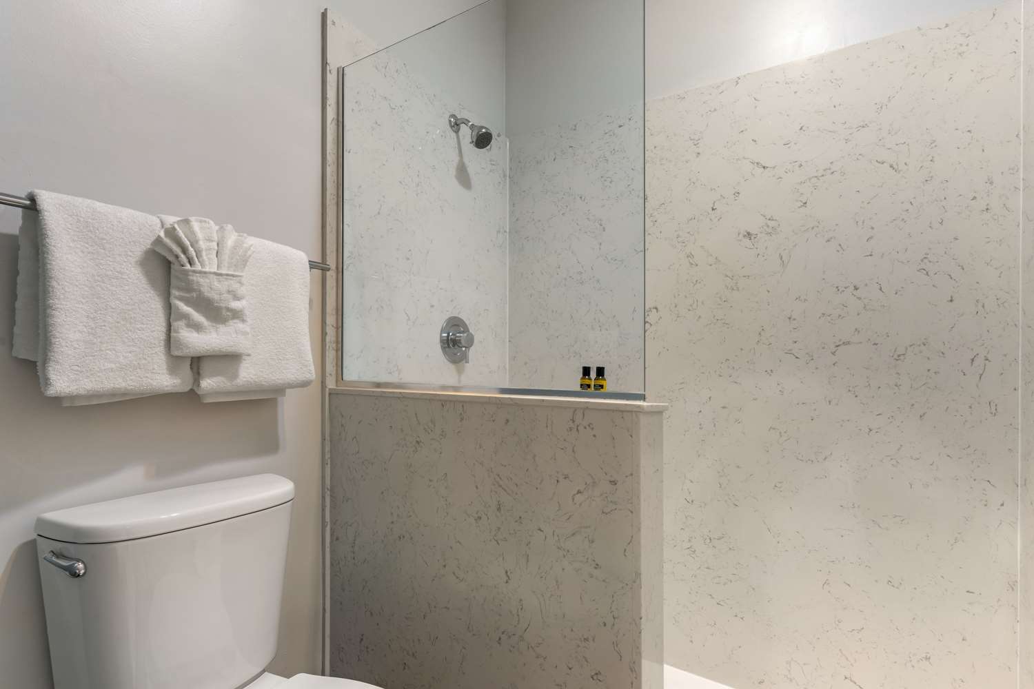 جناح بسرير كينج مع أريكة، Best Western Plus All Suites Inn 5/5