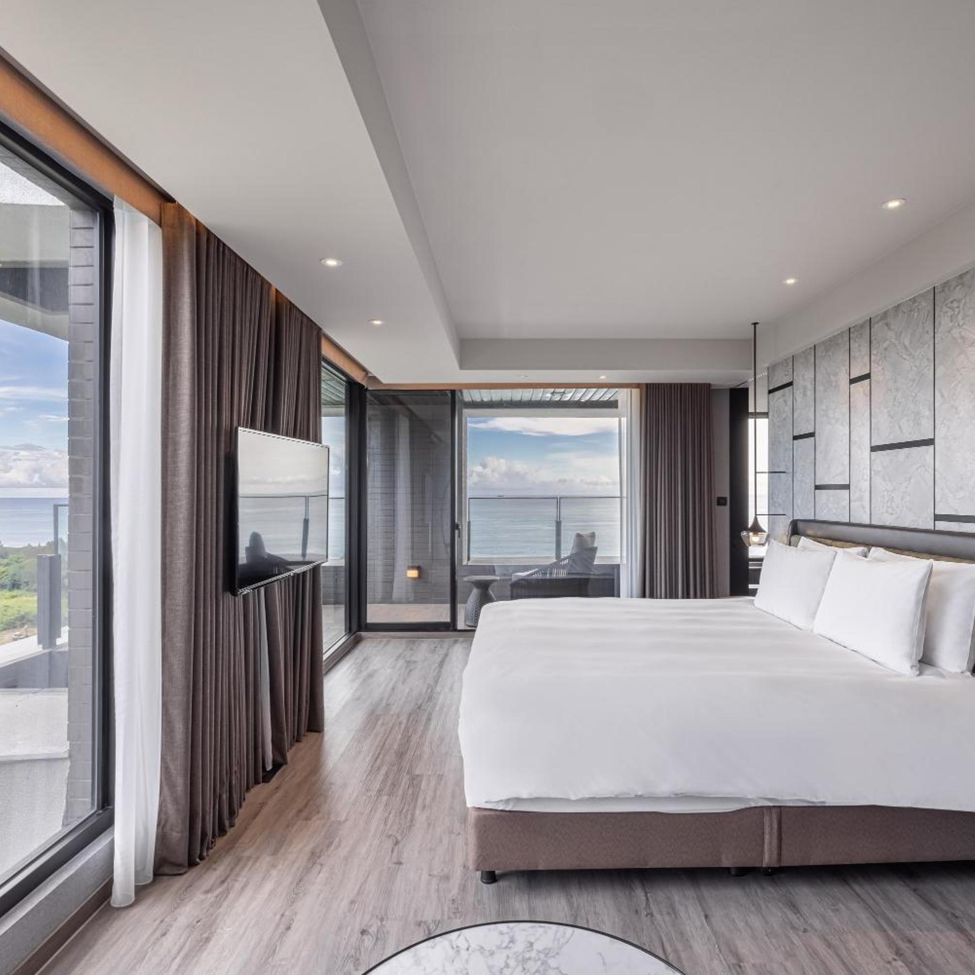 Junior Suite, Deluxe, Executive, Ocean View, Building