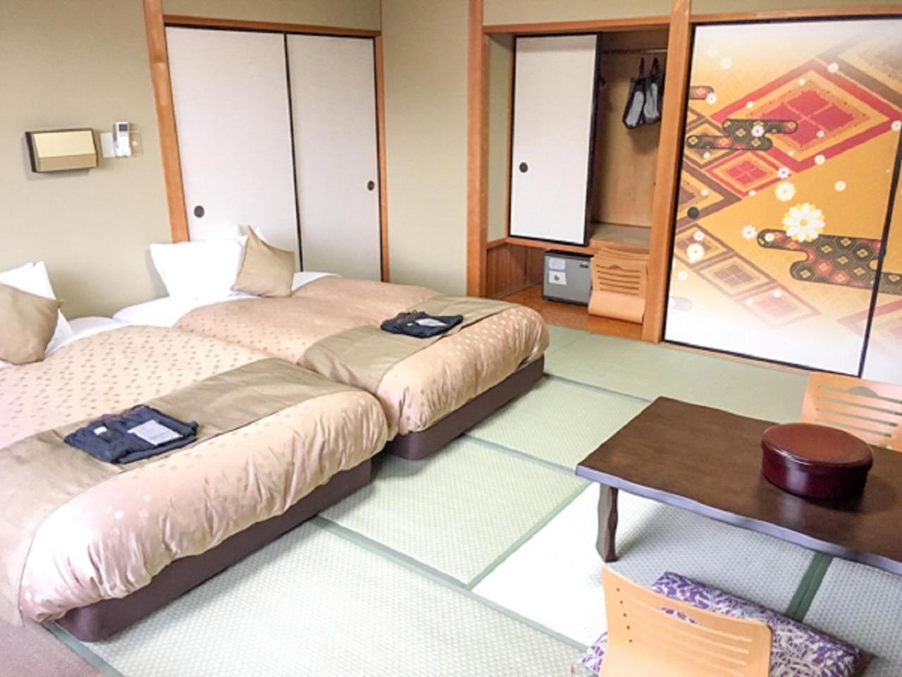 Traditional, Twin Beds, Terrace