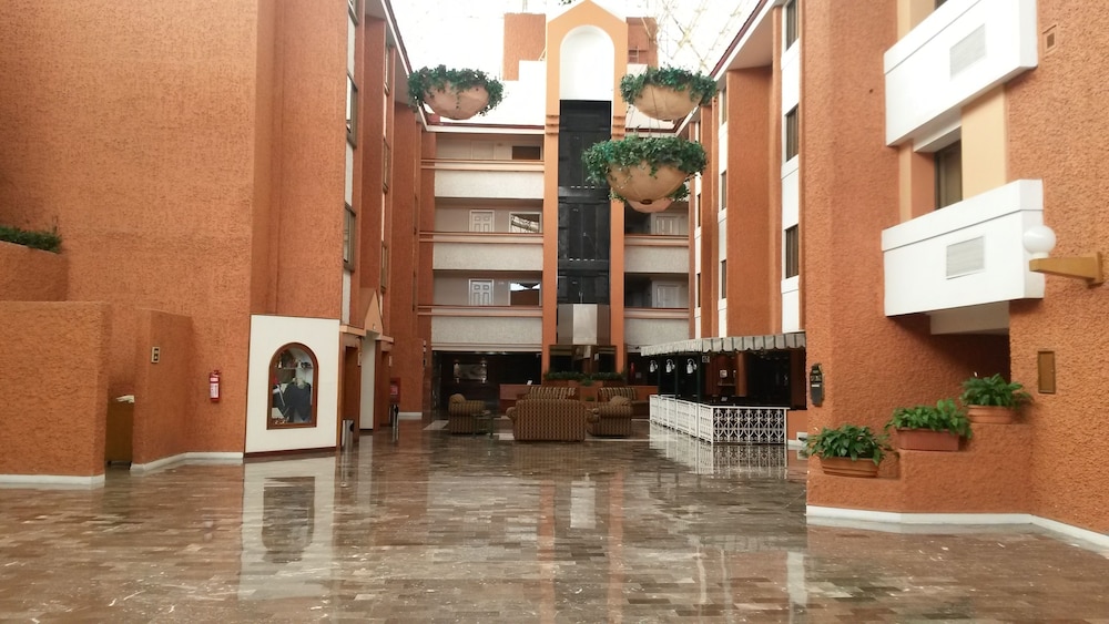 Country Plaza 56/74