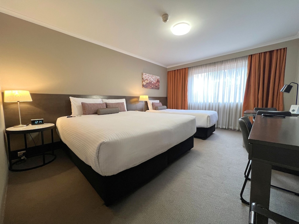 ATRIUM, KING BED