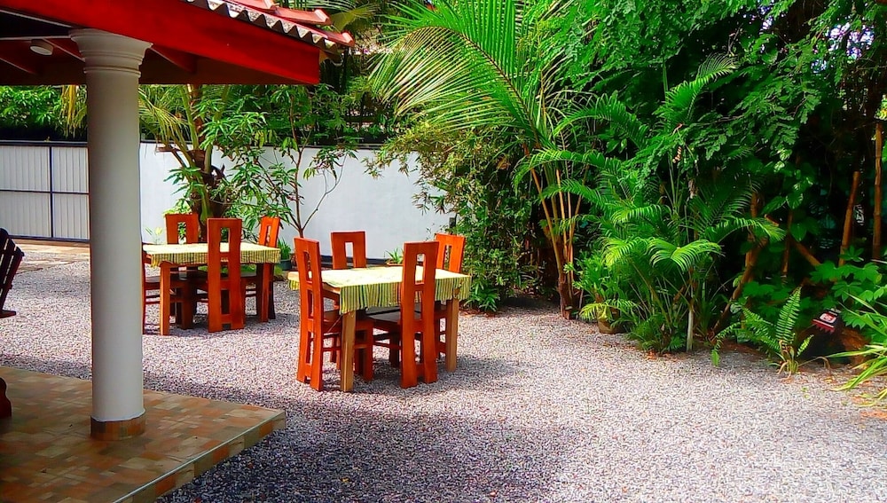 Villa Peacock 6/9