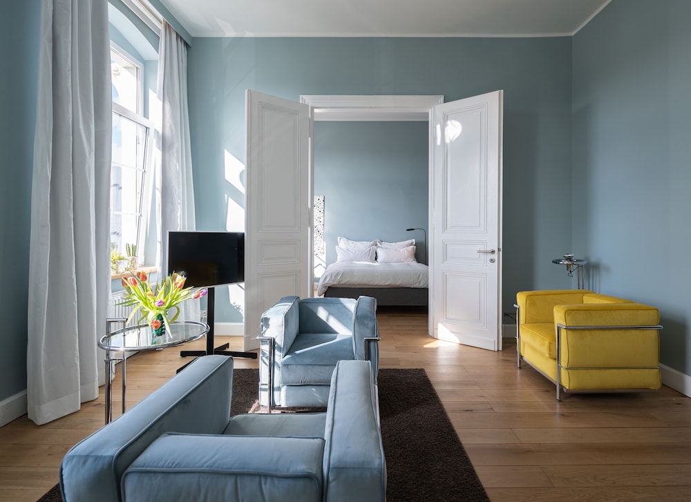 THE NEW YORKER HOTEL COLOGNE 48/74