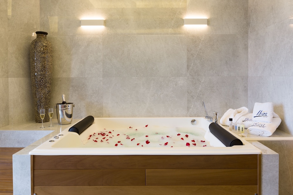 Ibiza hotel 47/50
