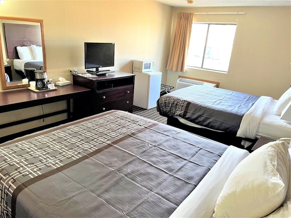 Designer Inn & Suites 24/69