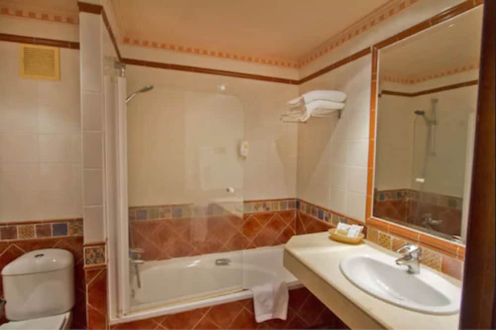 ECONOMY, SINGLE, DOUBLE BED