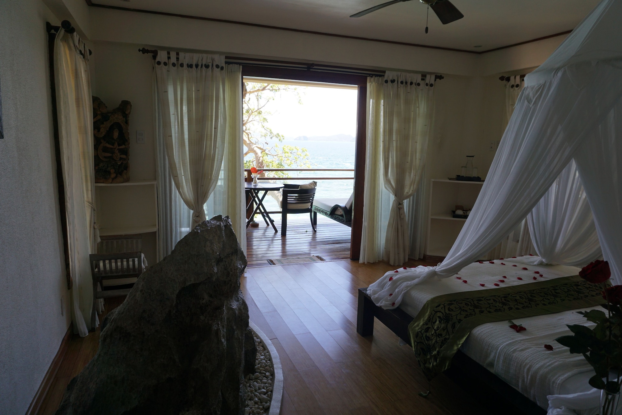 DELUXE, QUEEN BED, BEACH FRONT