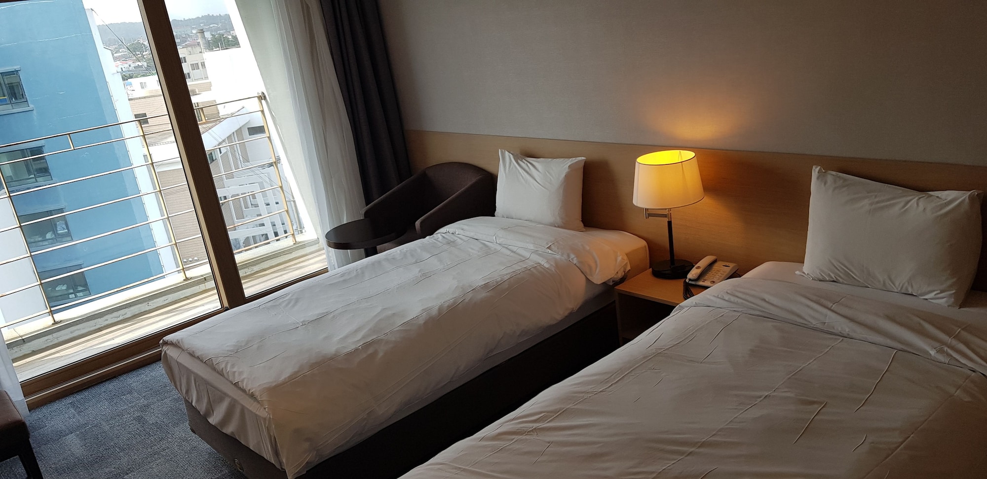 STANDARD, TWIN BEDS, CITY VIEW