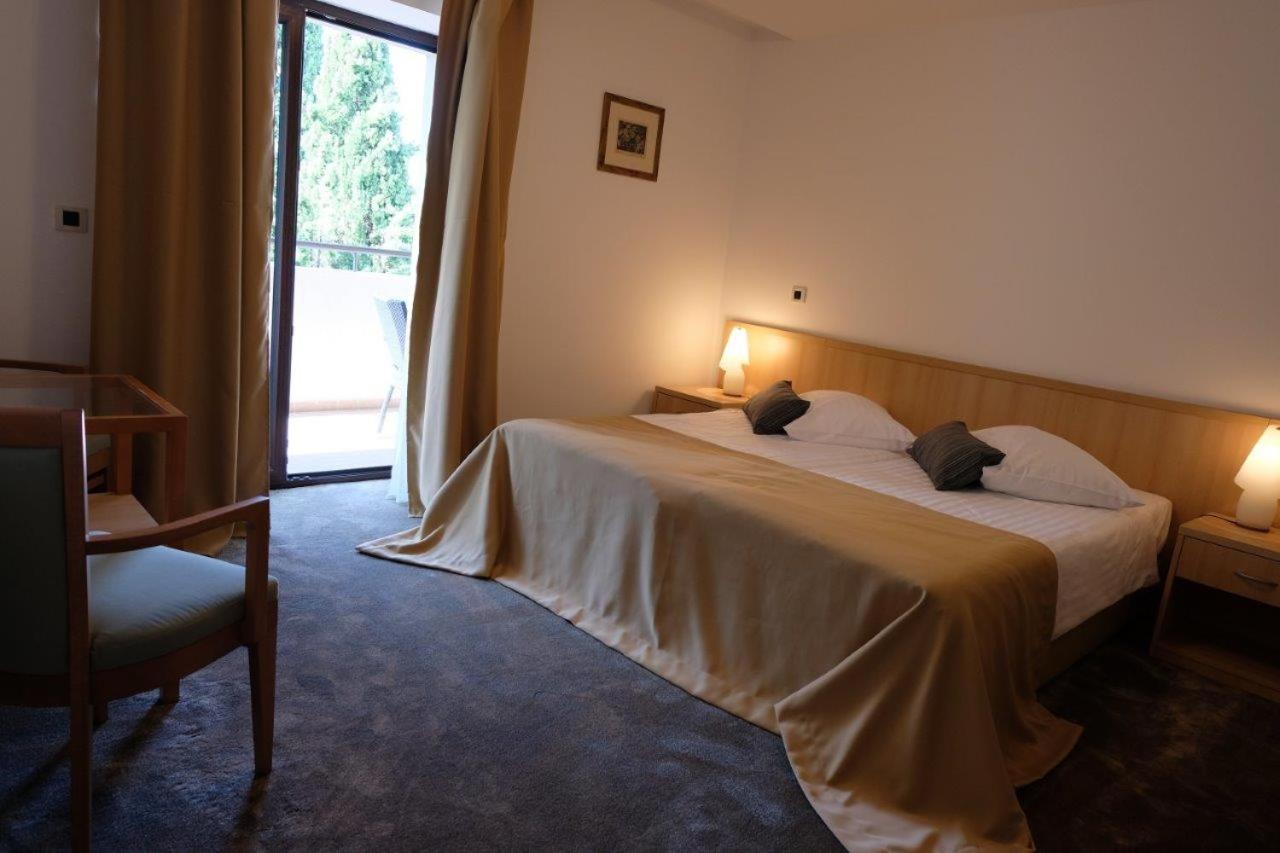 Flores Hotel 16/57