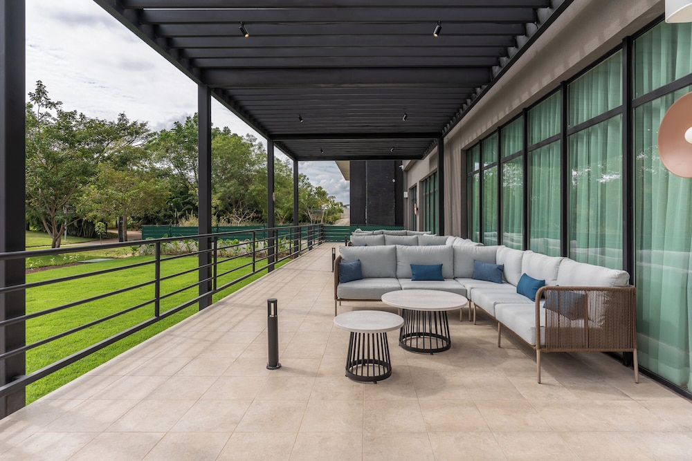 Hyatt Place Merida/ Via Montejo 41/50