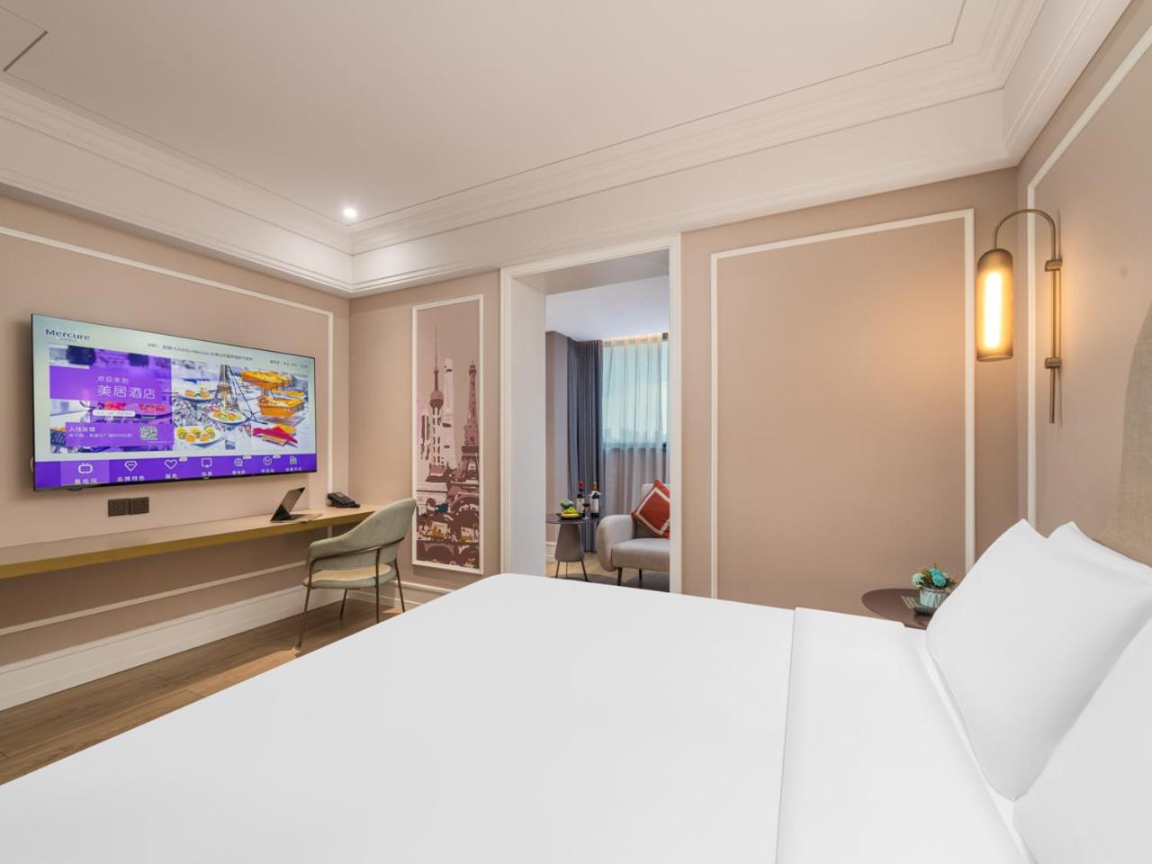 EXECUTIVE, KING BED
