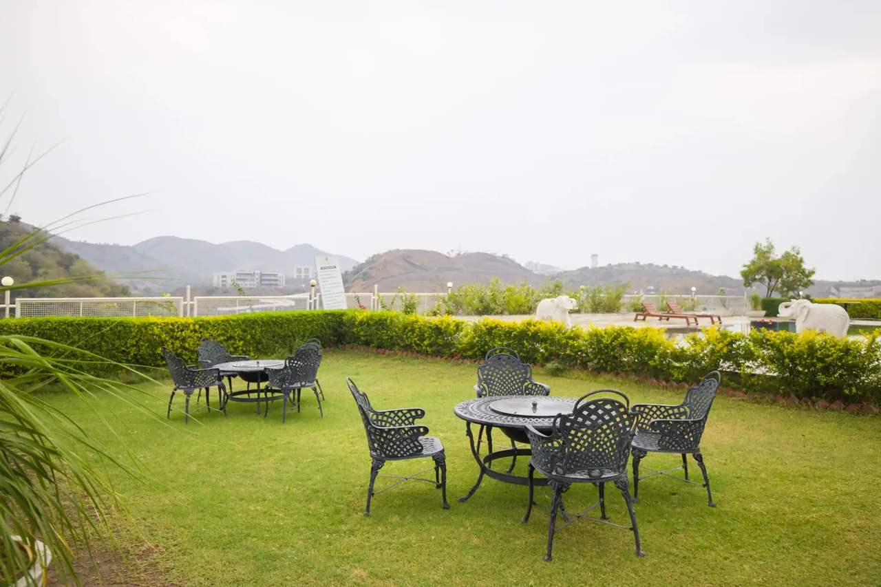 ELIVAAS Shourya Celesta 3 BHK with Pvt Pool 24/29