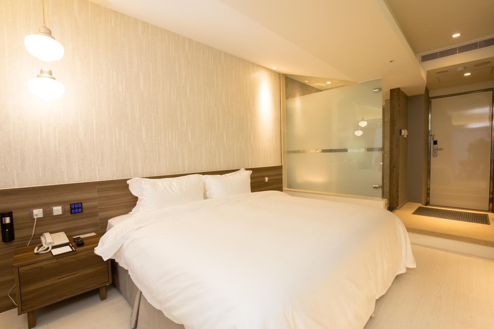 Walker Hotel Ximen 16/50