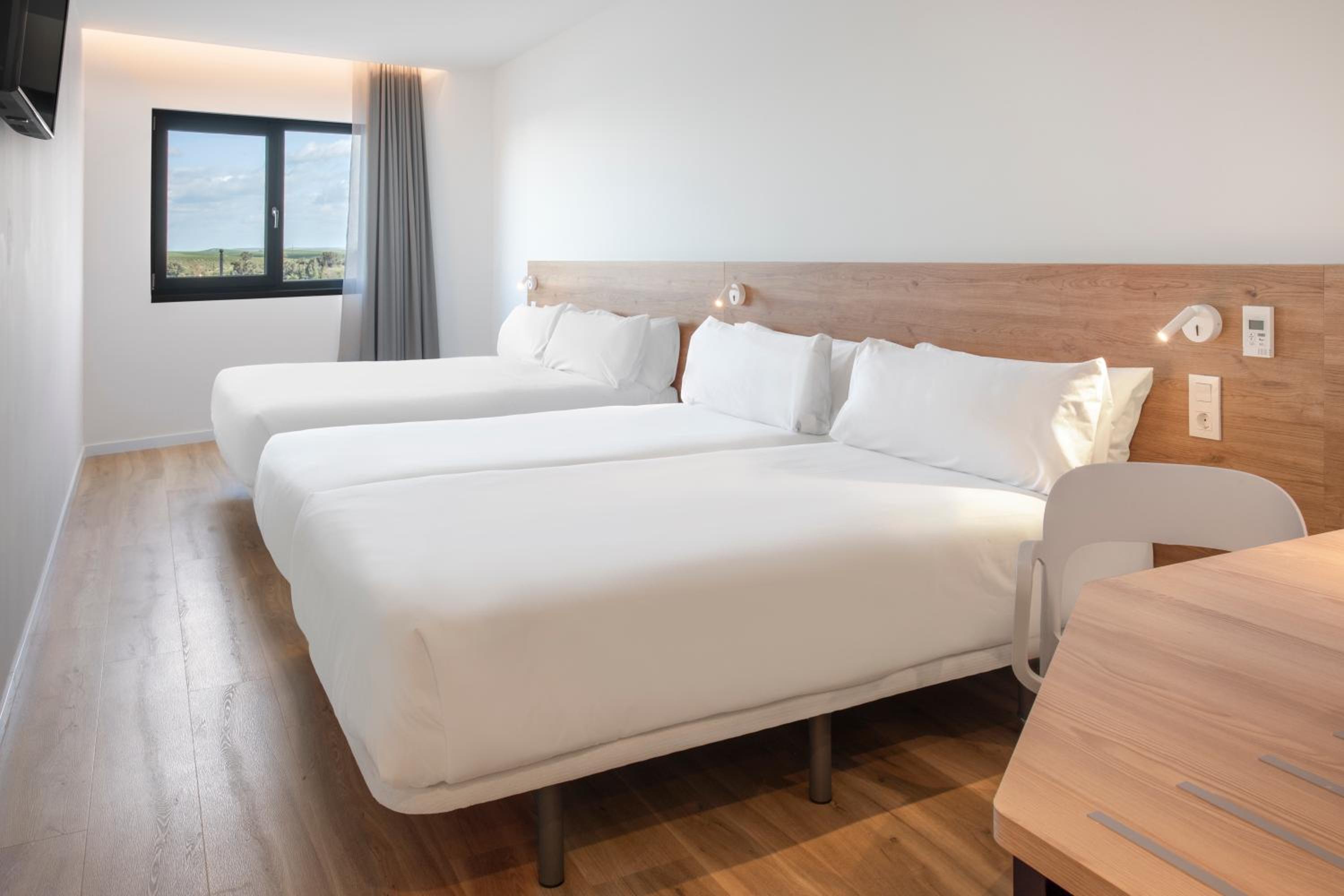 غرفة ديلوكس عائلية، B&B HOTEL Ecija 2/5
