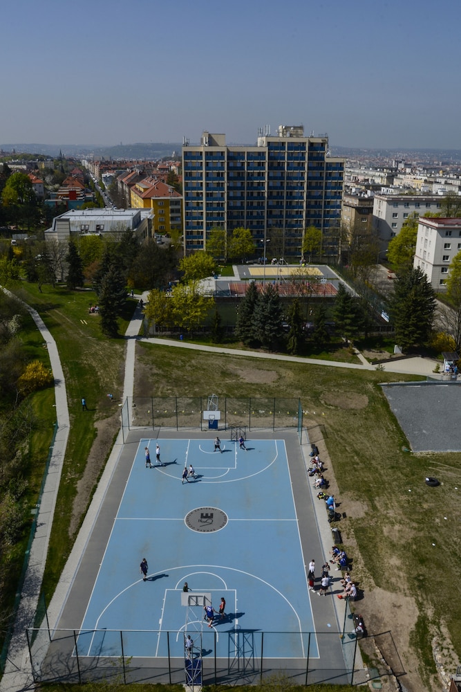 University Hotel 5/50