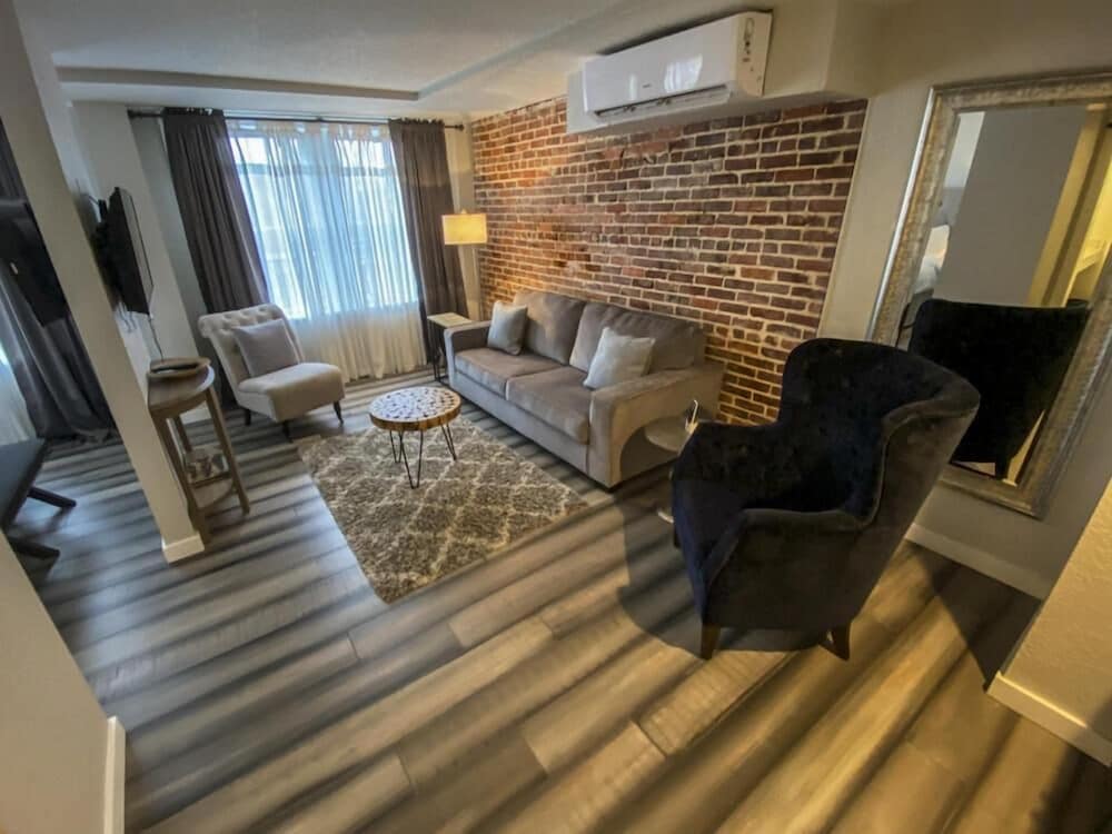 Artisan Downtown 52/80