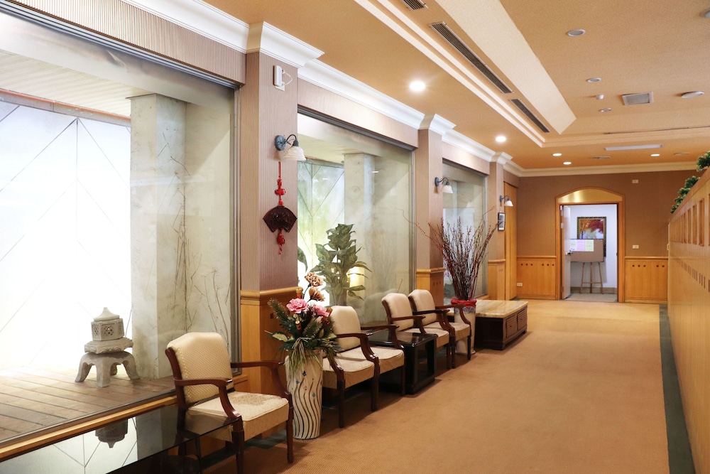 Oriental Hotel 34/50