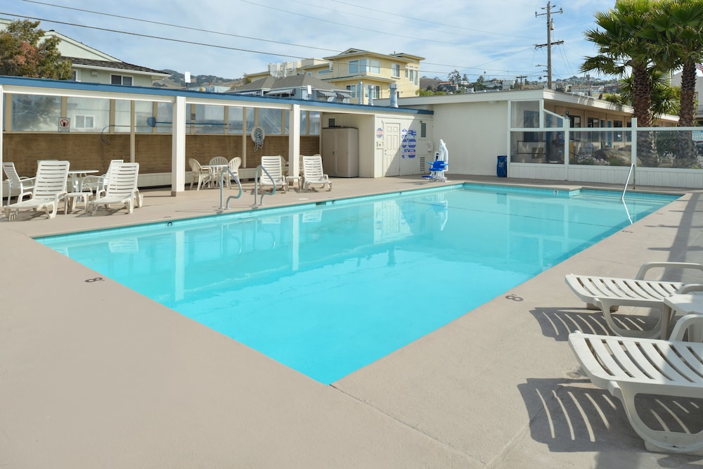 Edgewater Inn And Suites 7/76