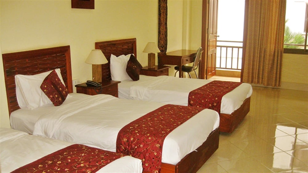 ROOM, TRIPLE